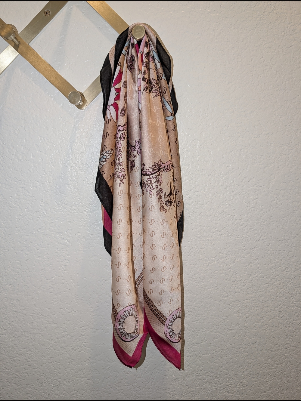 Silk-Feel Floral Pattern Scarf in Beige and Pink